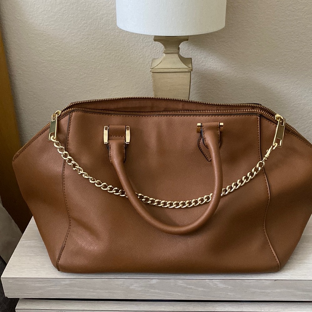 Cognac chain express hang bag